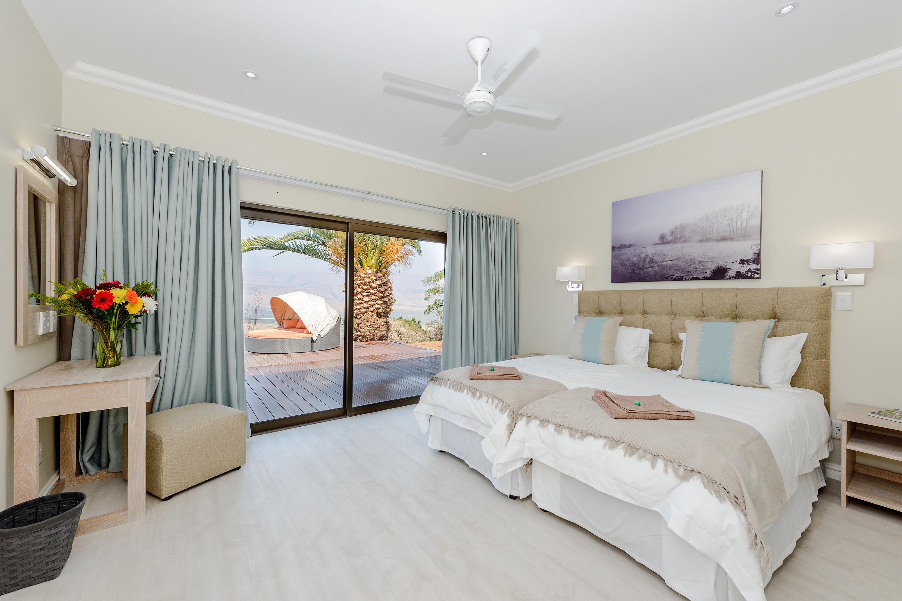 Cayley Mountain Resort Champagne Valley Bagian luar foto
