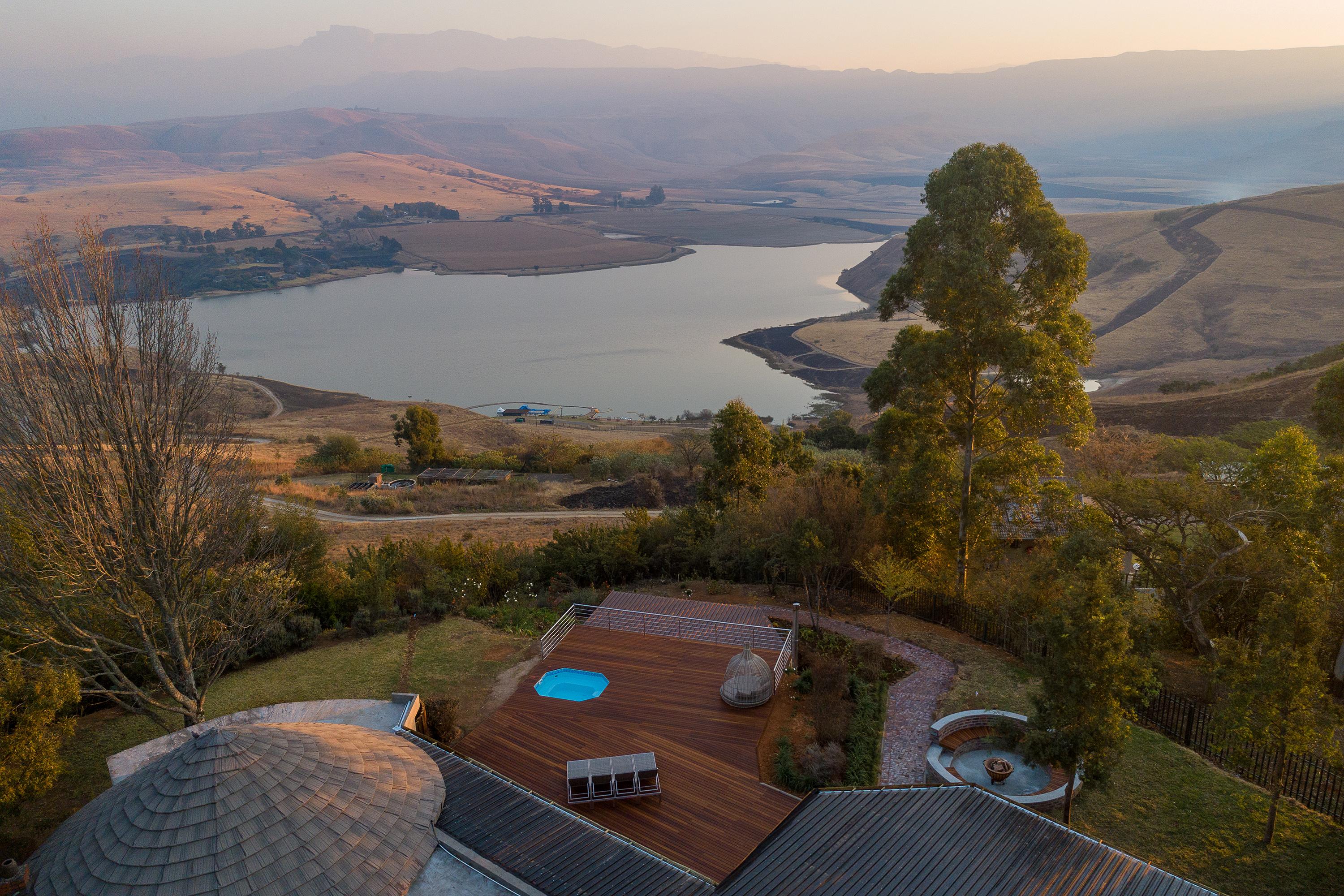 Cayley Mountain Resort Champagne Valley Bagian luar foto