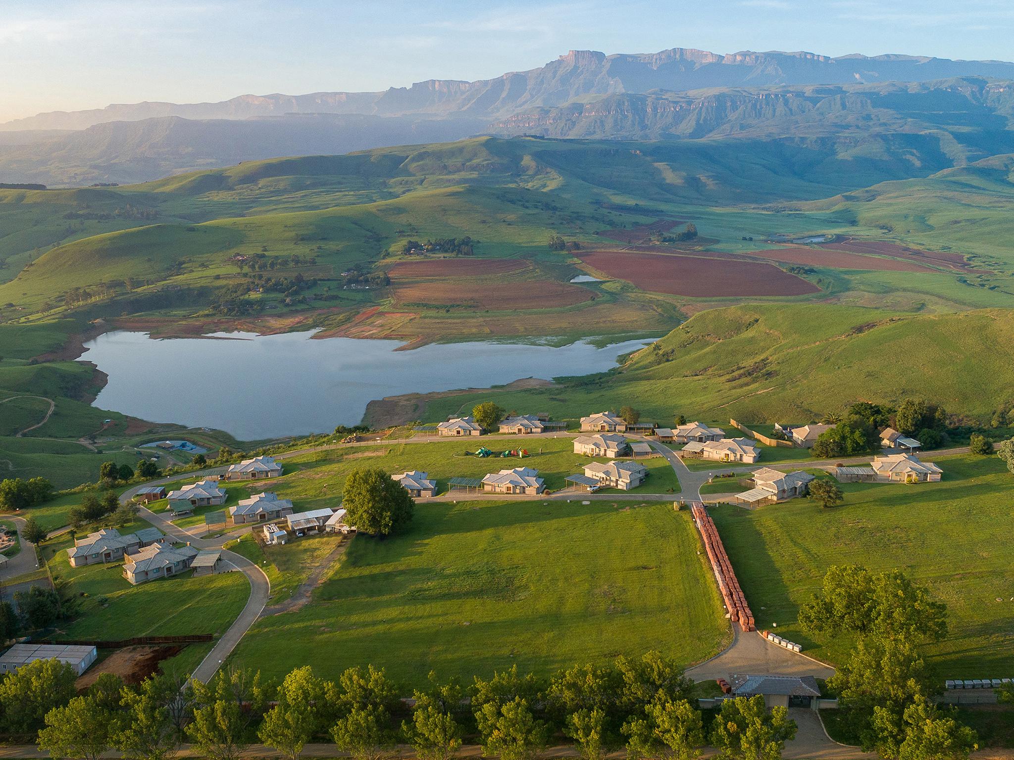 Cayley Mountain Resort Champagne Valley Bagian luar foto